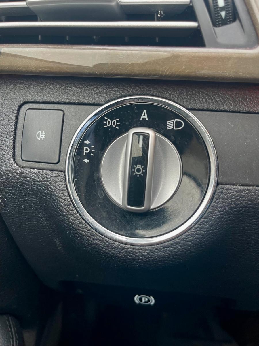 Mercedes-Benz E350 2010 — photo 36