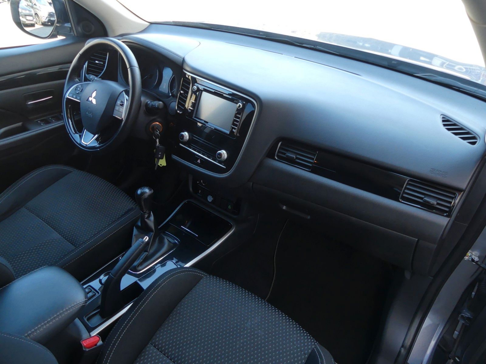 Fahrzeugabbildung Mitsubishi Outlander Diamant Edition 2WD*Gasanlage*Kamera*