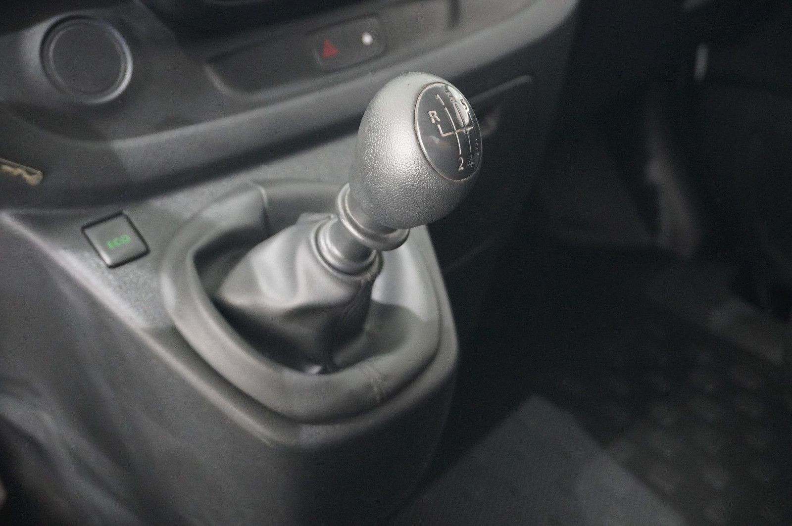 Fahrzeugabbildung Opel Vivaro B 1.6D KOMBI 8-SITZE L1H1 KLIMA/PDC/TEMP.