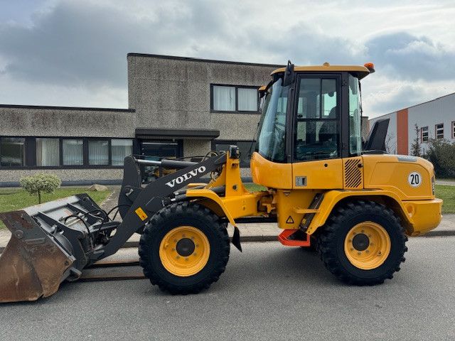 Volvo L 35 G Schaufel Gabel 405 Breitr. MICHELIN 95 %