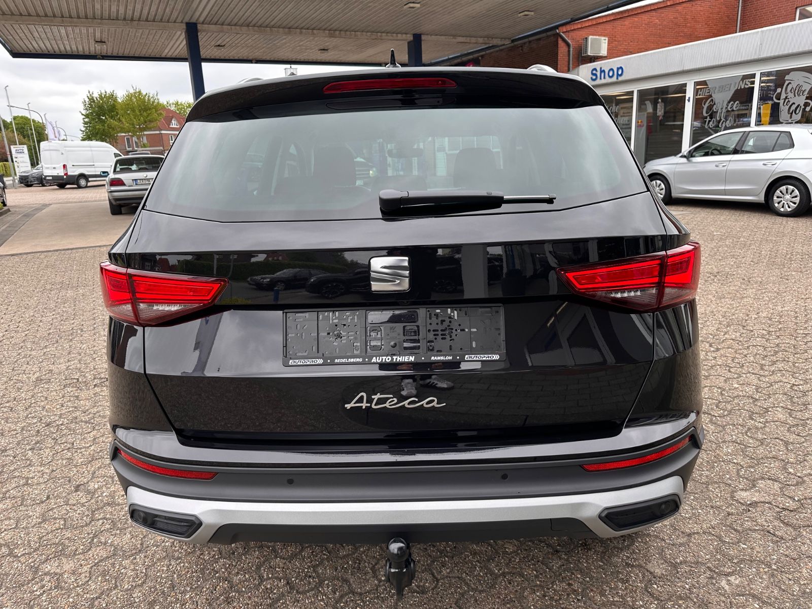 Fahrzeugabbildung SEAT Ateca 1.5 TSI Style DSG AHK/Navi/ACC/LED/SHZ/APP