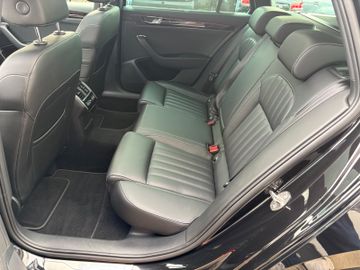 Fahrzeugabbildung SKODA Superb Combi 2.0 TSI L&K 4x4 DSG Pano AHK uvm