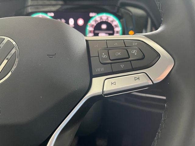 Fahrzeugabbildung Volkswagen Golf 1.5 TSI LIFE NAVI STANDHZG GJR