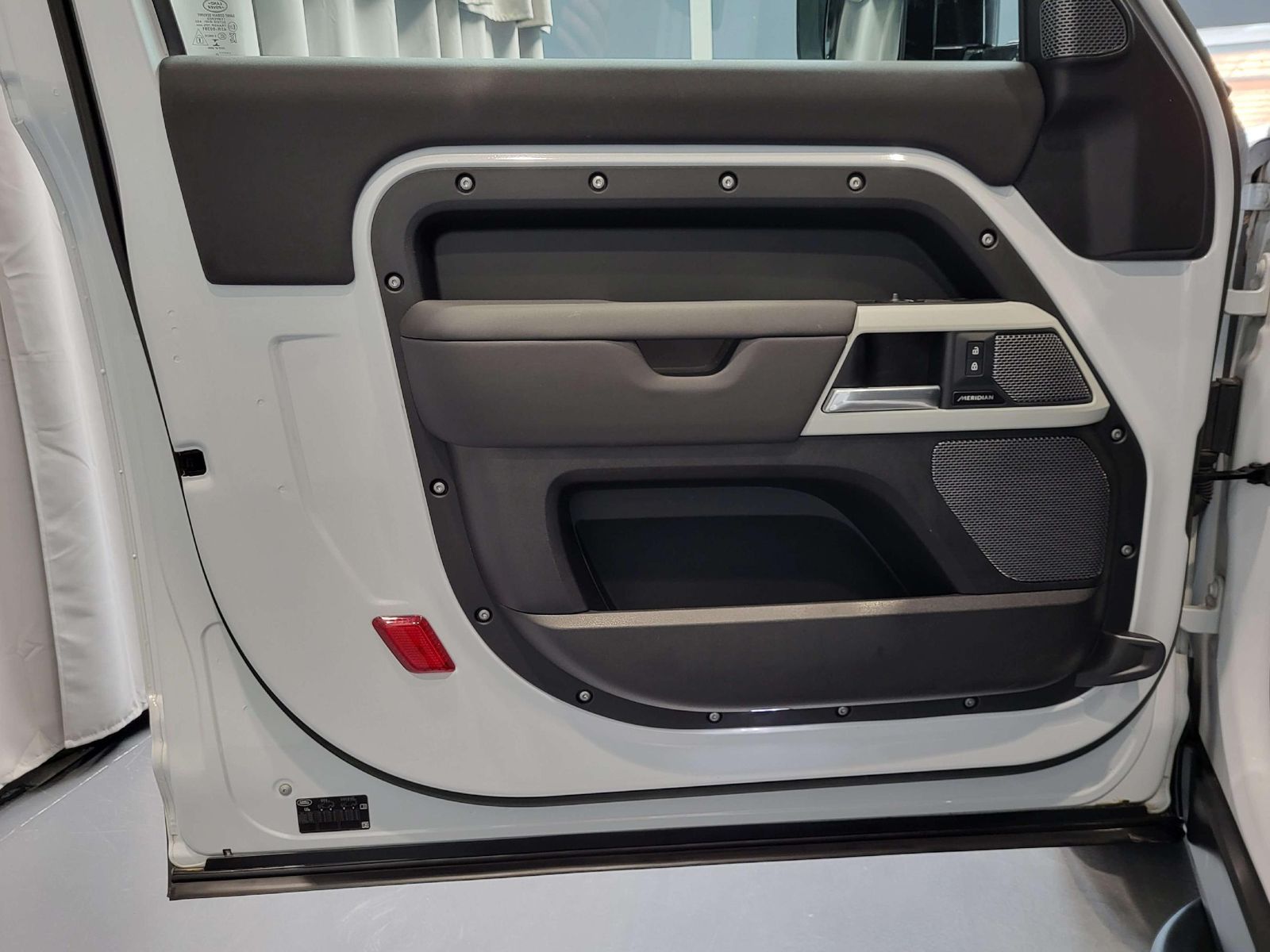 Land Rover Defender 3.0d 90 SE *Navi| LED| Pano| Kamera* foto 16
