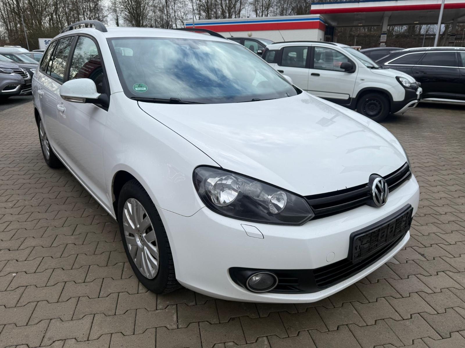 Volkswagen Golf 2013 — interior