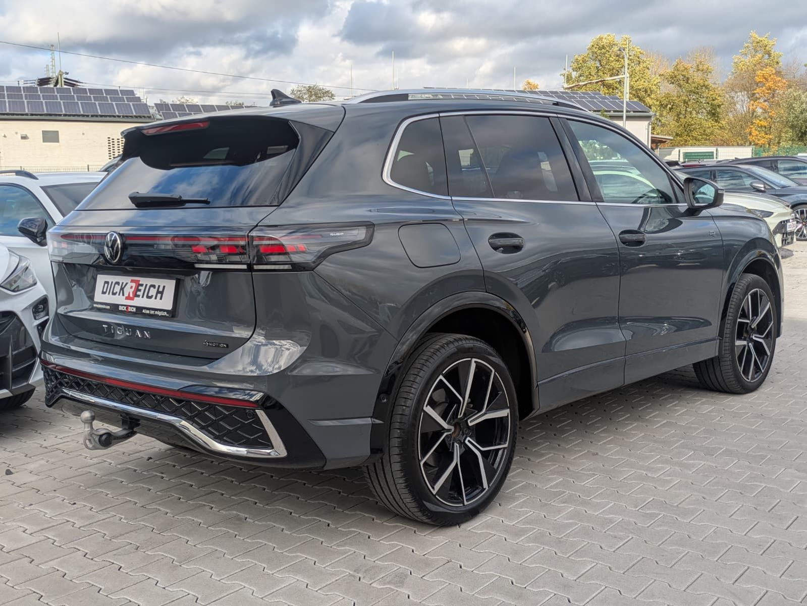 Fahrzeugabbildung Volkswagen Tiguan 2.0 TDI 4M R-Line PANO*H&K*AHK*MATRIX*20"