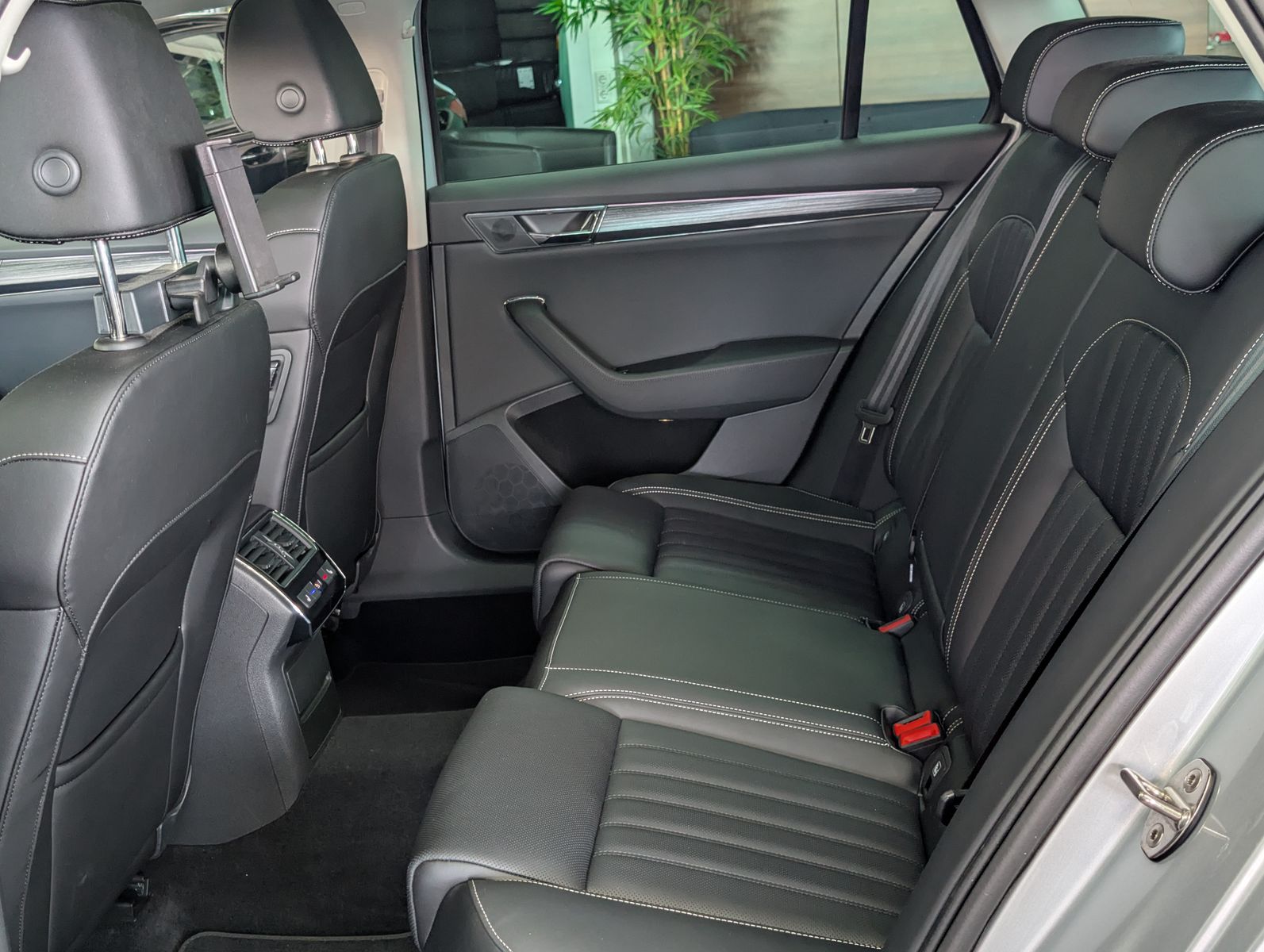 Fahrzeugabbildung SKODA Superb Premium 2.0 TDI PANO LEDER MASSAGE SOUND