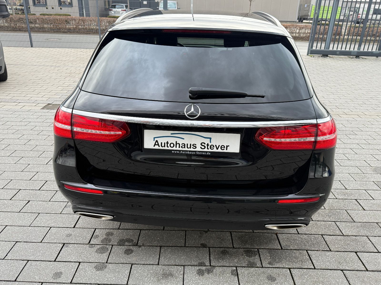 Fahrzeugabbildung Mercedes-Benz E 200 T Avantgarde NAVI KLIMAAUTO CAM LED SITZH.