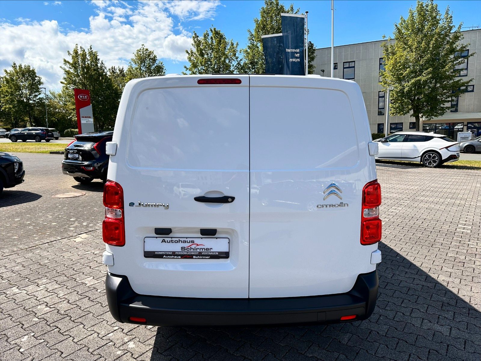 Fahrzeugabbildung Citroën e-Jumpy Kasten Club XL L3H1 75KWh