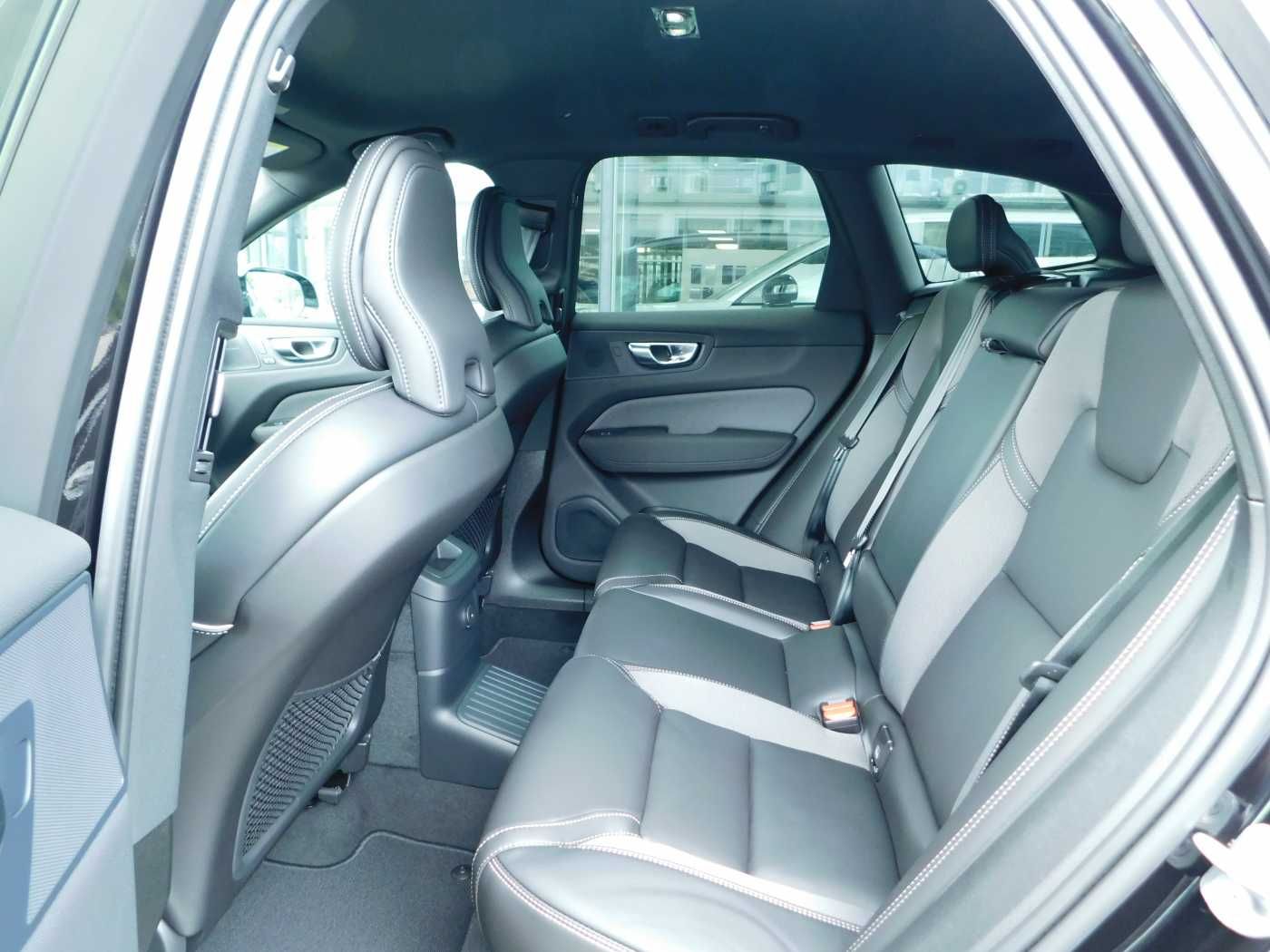 Fahrzeugabbildung Volvo XC60 T8 AWD Plus Black Edit. 'HEAD-UP-DISPLAY'