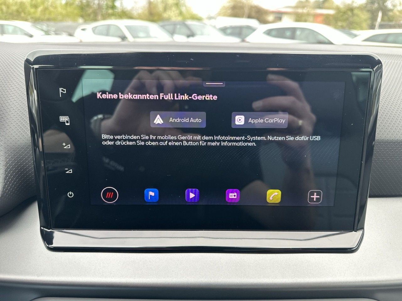 Fahrzeugabbildung SEAT Arona FR 1.0 TSI 116 PS 6-Gang - mit KI generiert/bearbeitet
