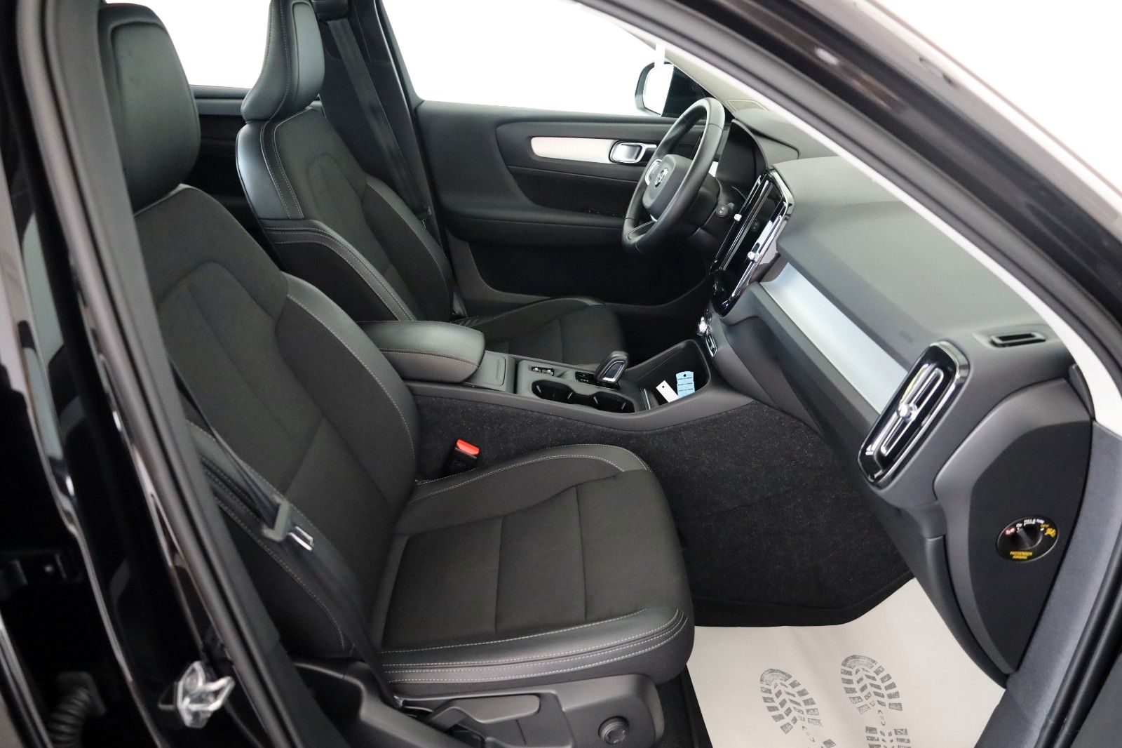 Fahrzeugabbildung Volvo XC40 Momentum Pro,T.Leder,Navi,LED,Kamera,