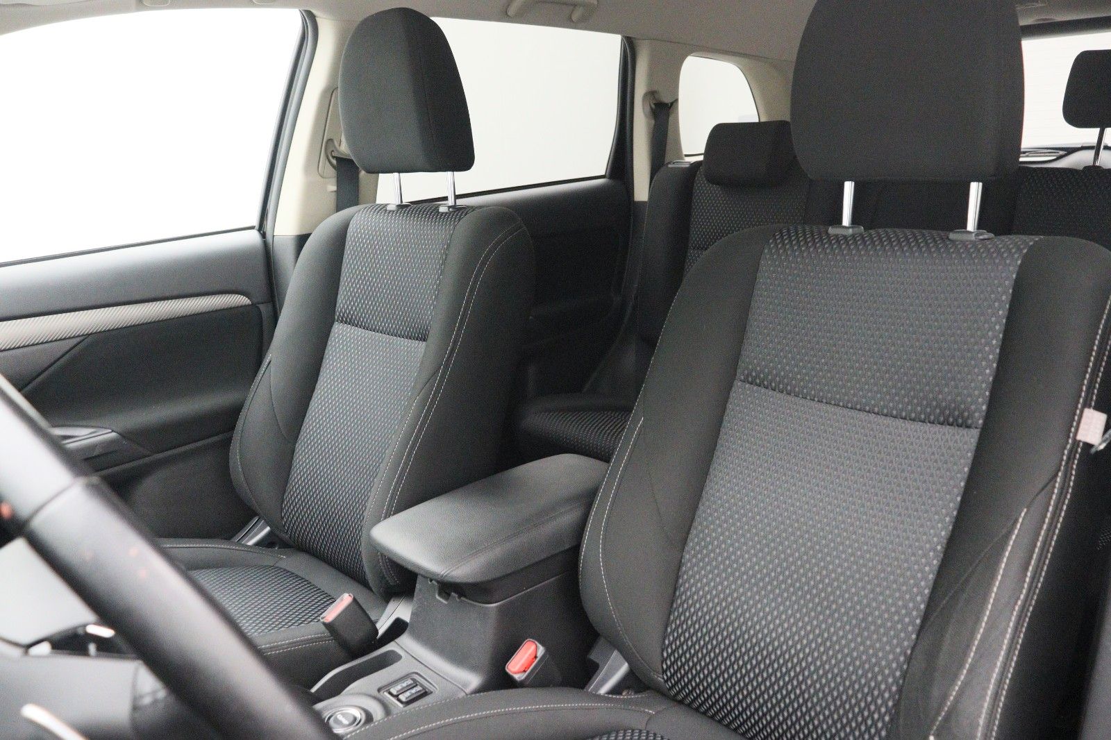 Fahrzeugabbildung Mitsubishi Outlander 2.2 DI-D SUV-Star+ 4WD AT
