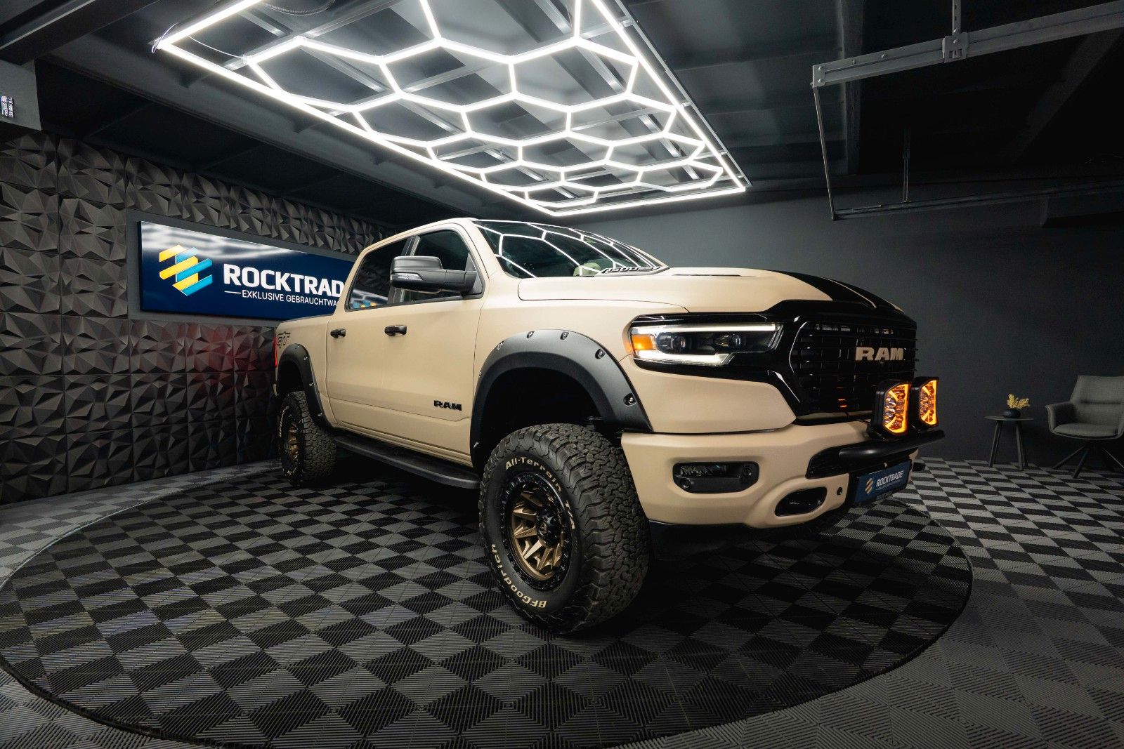 Fahrzeugabbildung Dodge RAM 5.7 V8 HEMI 4x4 NIGHT GT SPORT Offroad 19%