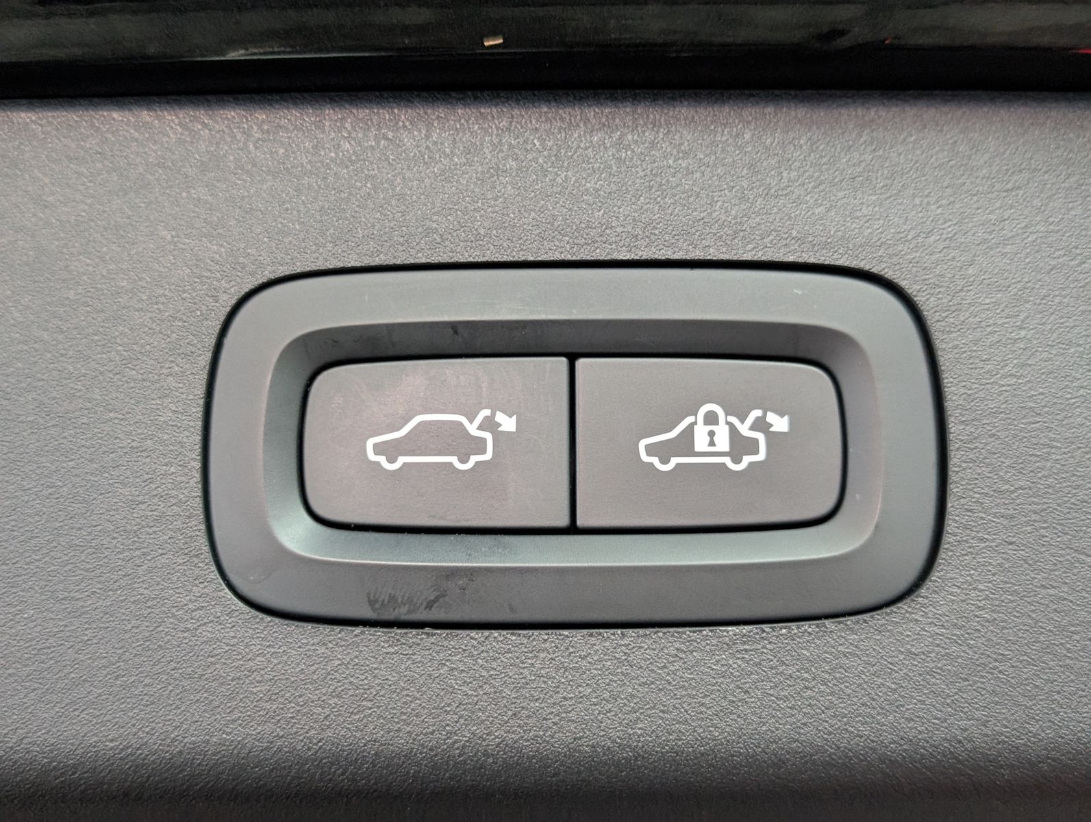 Fahrzeugabbildung Lynk&Co 01 1.5 T HEV ACC PANO APP LED KAM MEMO SHZ 24TKM