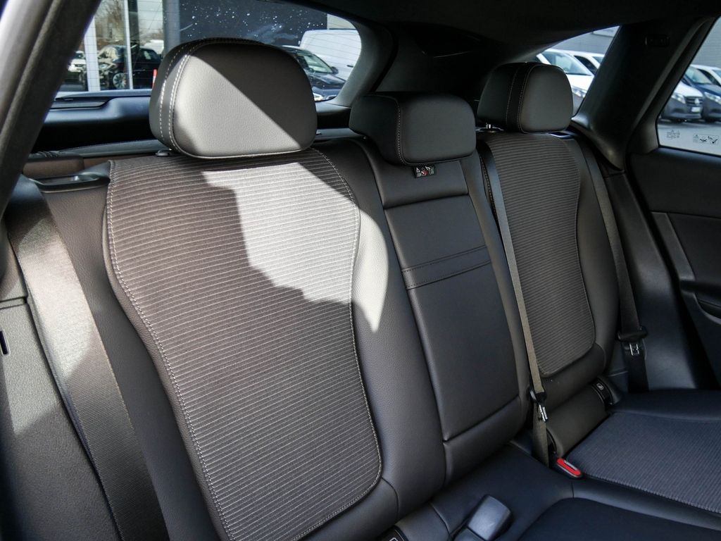 Mercedes-Benz GLC 200 4M Avantgarde DISTR MEMORY LED NAVI AHK