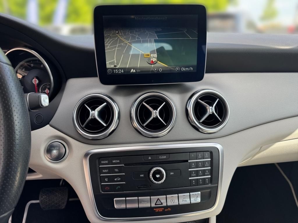 Fahrzeugabbildung Mercedes-Benz GLA 180 Progressive Navi LED Memo SHZ SpurH KAM
