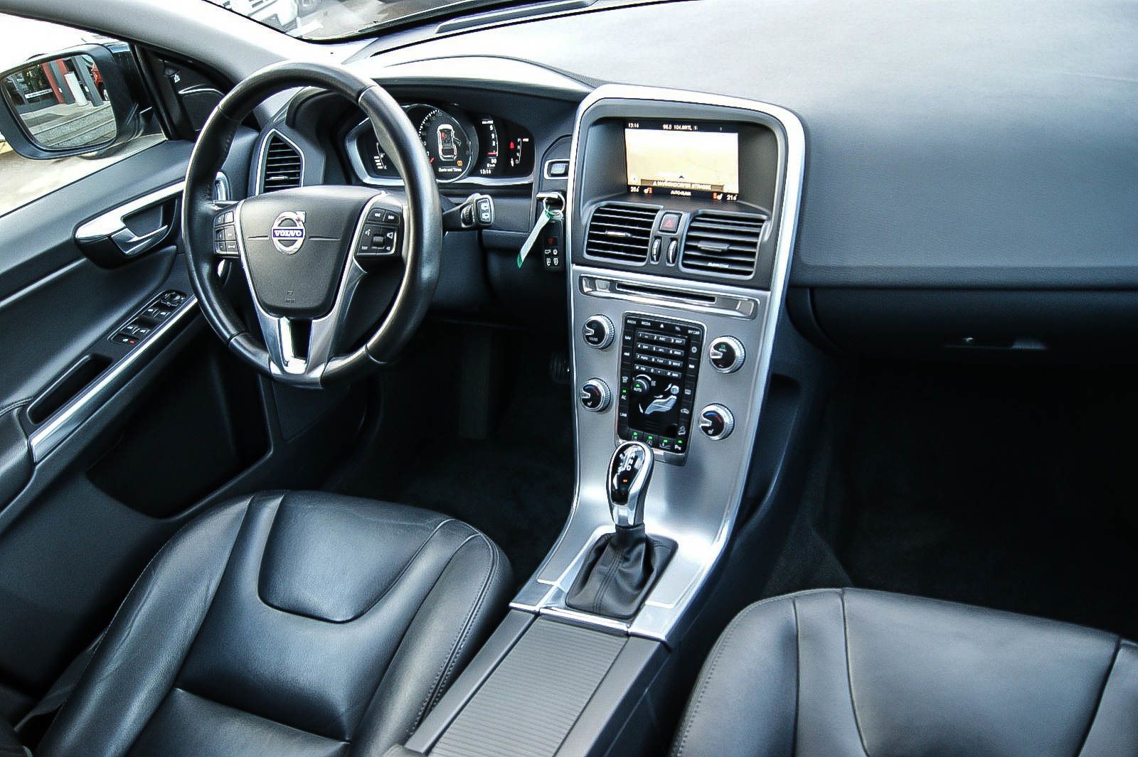 Fahrzeugabbildung Volvo XC60 D5 24 Summum AWD PANO STANDHZG KAMERA LEDER