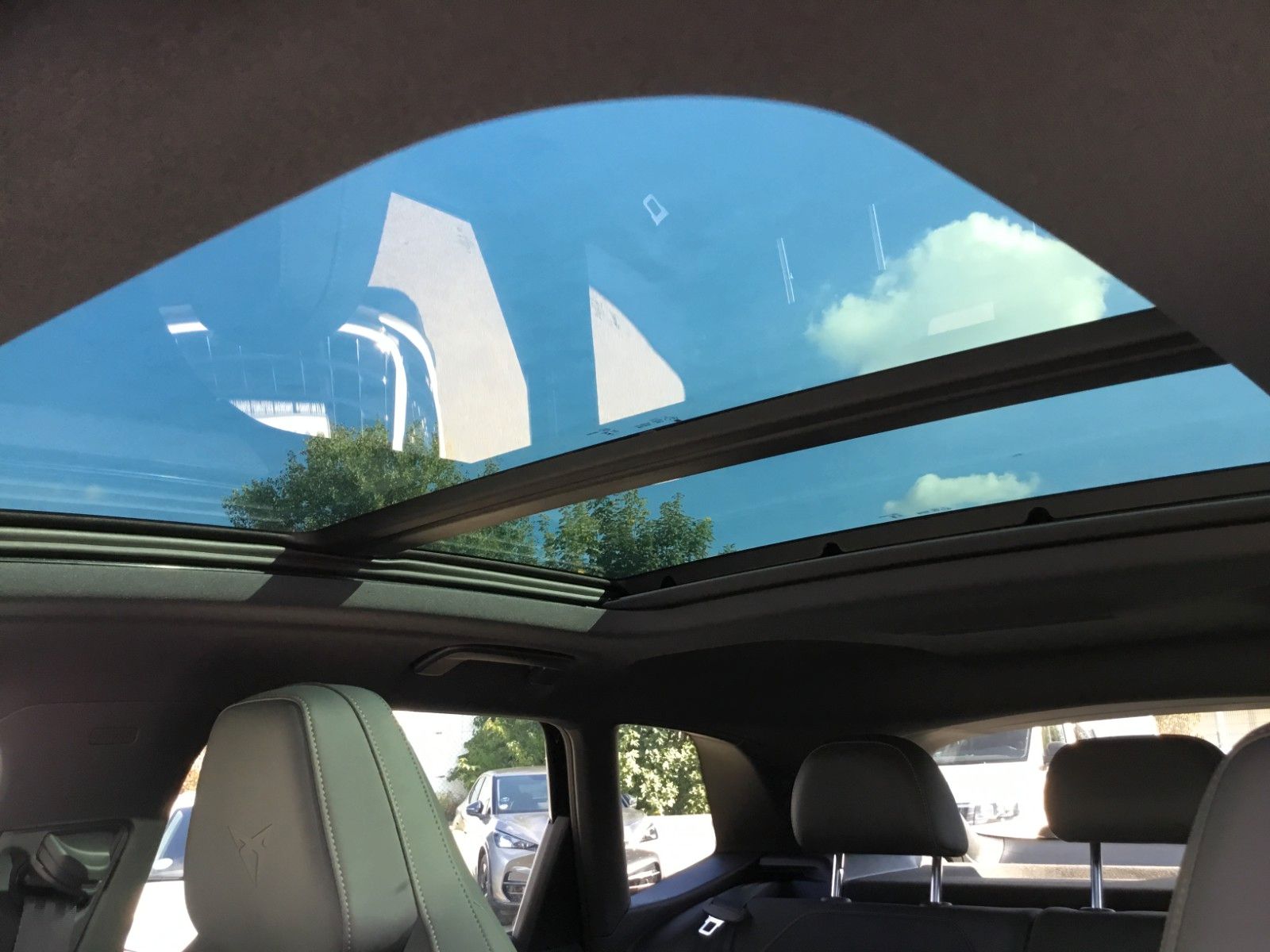 Fahrzeugabbildung CUPRA Terramar 2.0 TSI DSG 4Drive+Matrix+AHK+Pano+360°