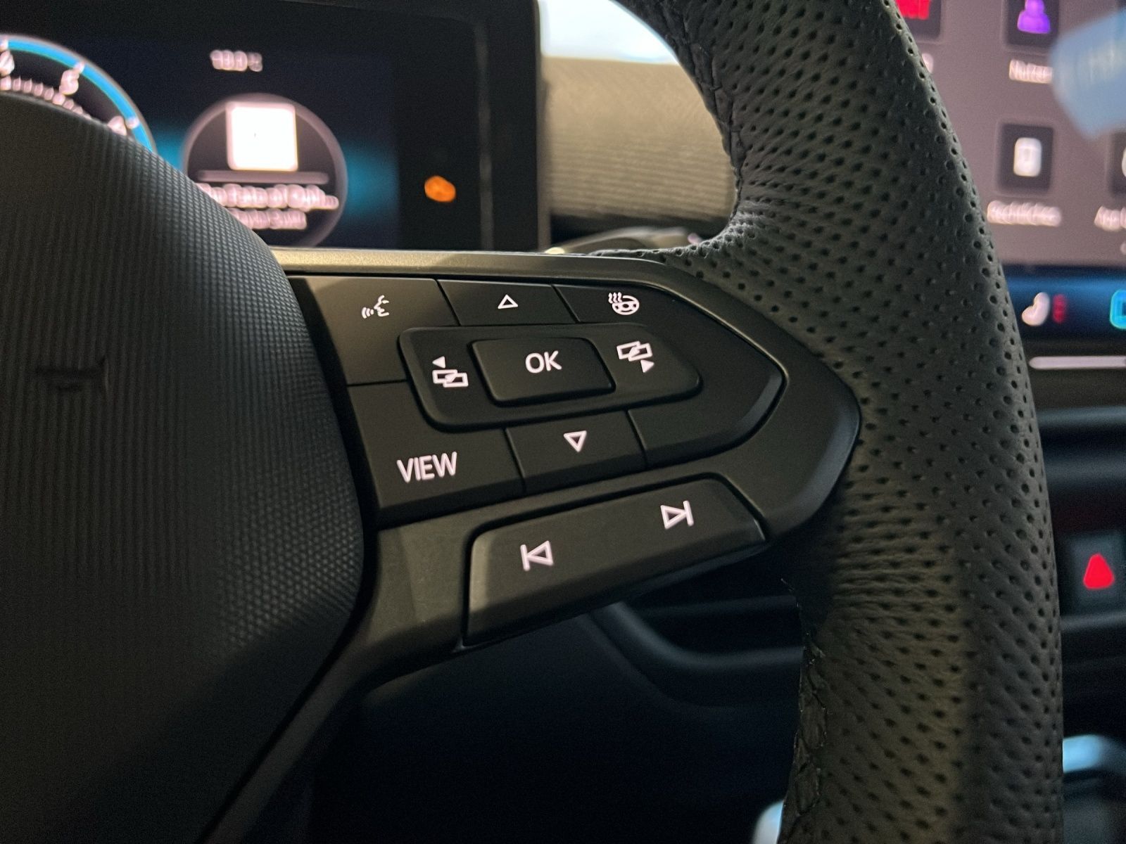 T-Roc R-Line 1.5 eTSI DSG ACC*CarPlay*Area View