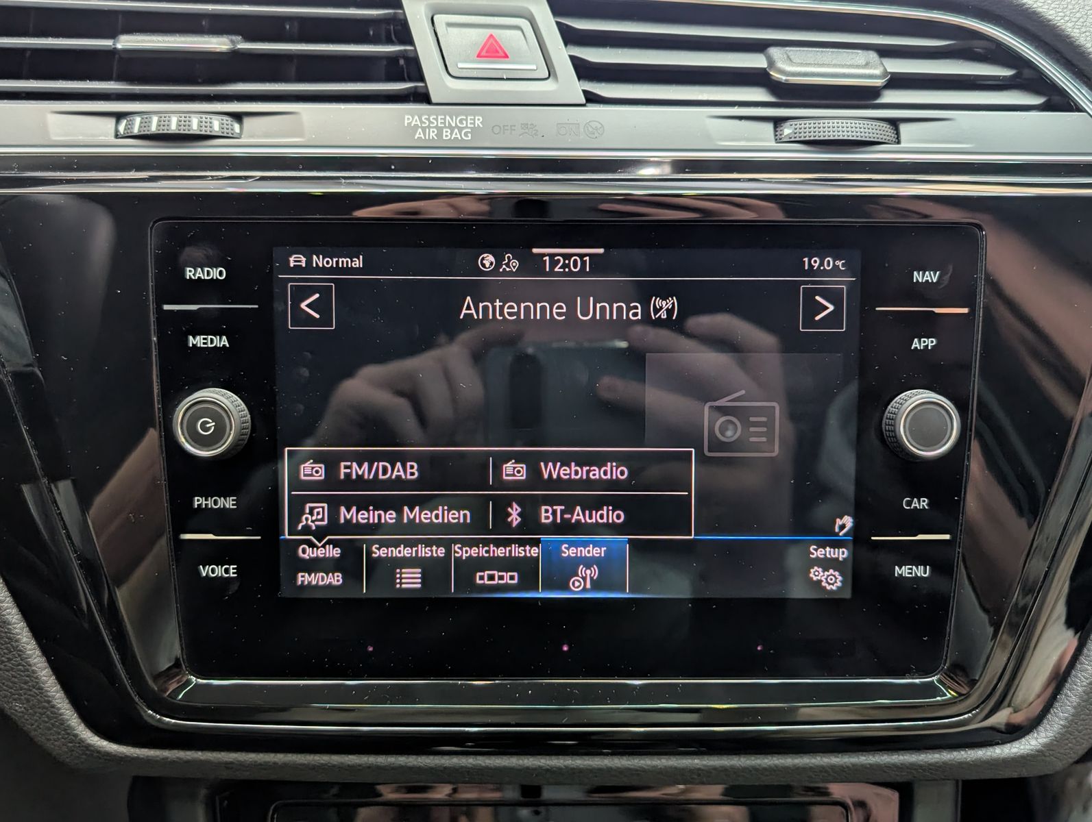 Fahrzeugabbildung Volkswagen Touran 2.0 DSG R-Line High. Pano 7-Si IQ.Dri AHK