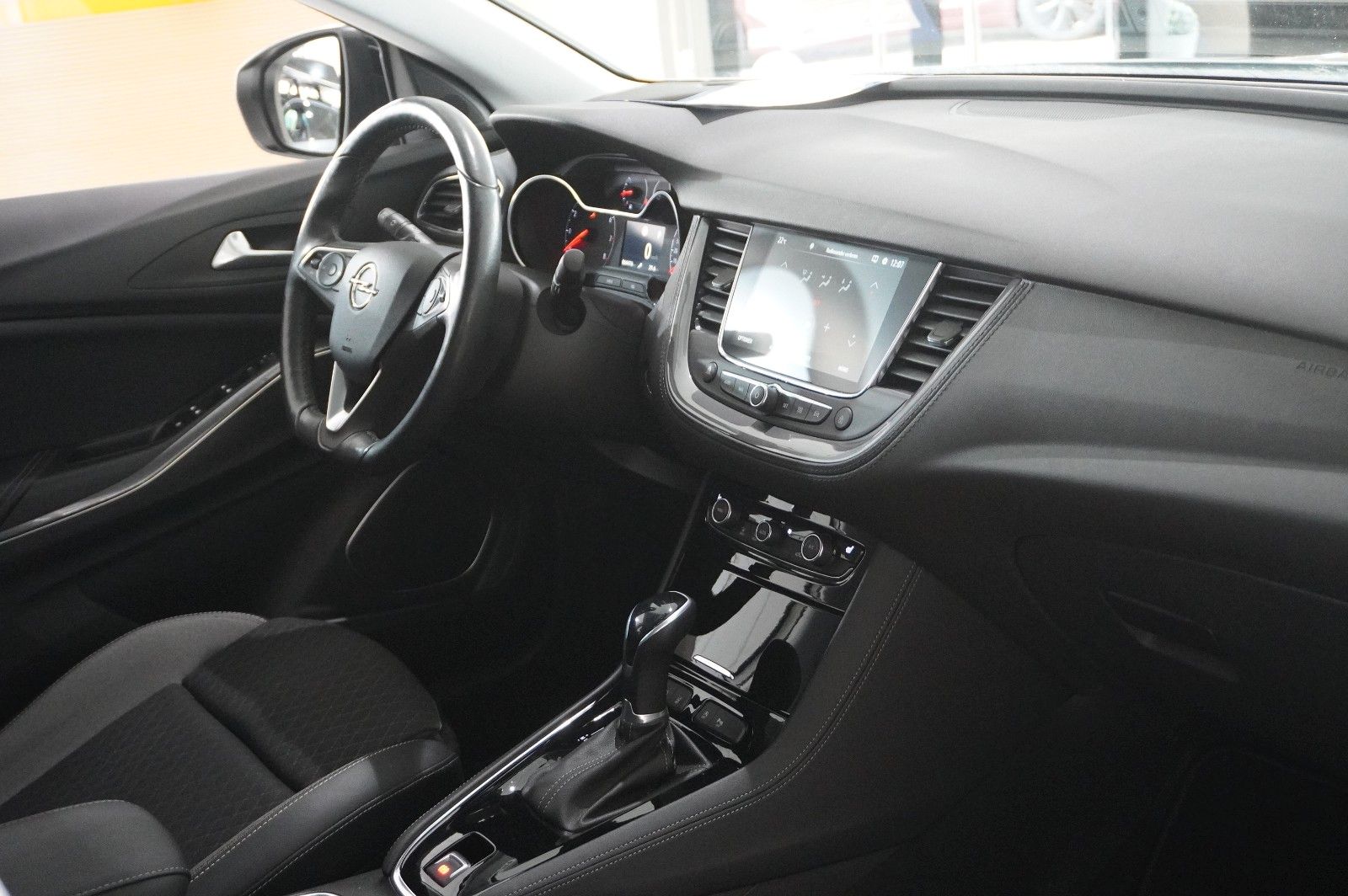 Fahrzeugabbildung Opel Grandland 1.5D ELEGANCE NAVI/LED/KAMERA/SPORT/SH