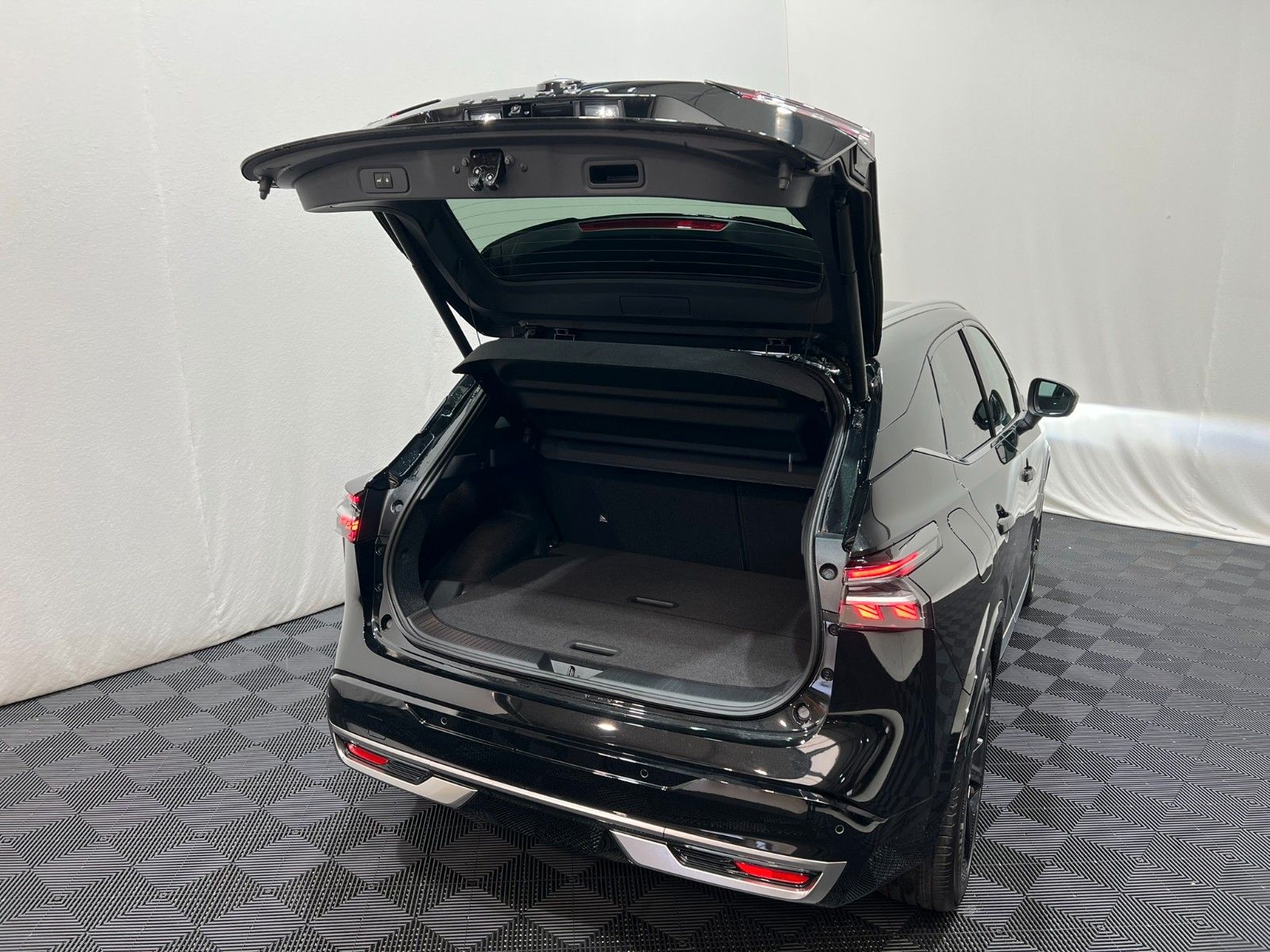 Fahrzeugabbildung Nissan Qashqai 1.3 MHEV -X-tronic Tekna+Premium