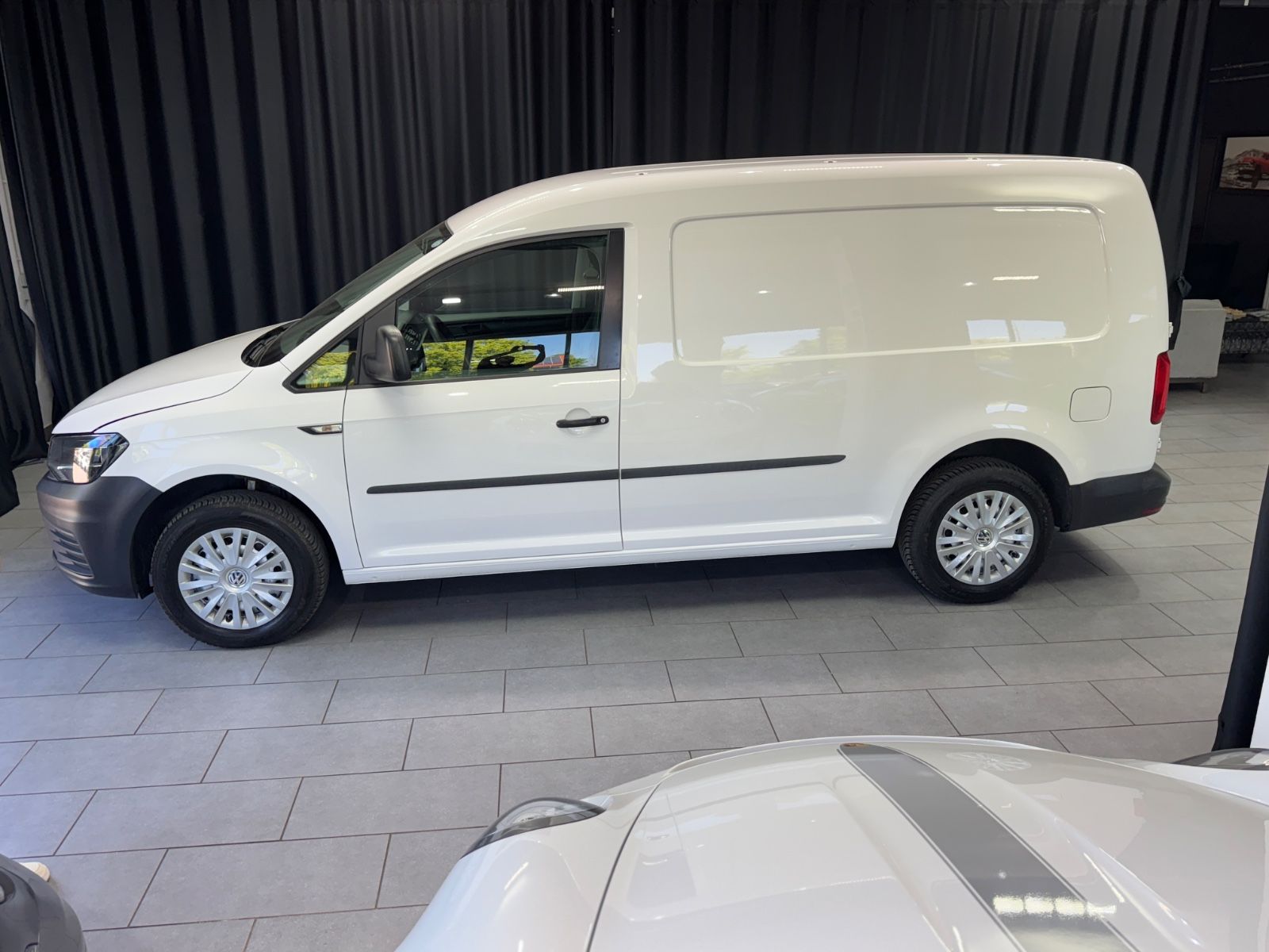 Fahrzeugabbildung Volkswagen Caddy Maxi Kasten 2.0TDI BMT|NAVI|TÜV 06/2026