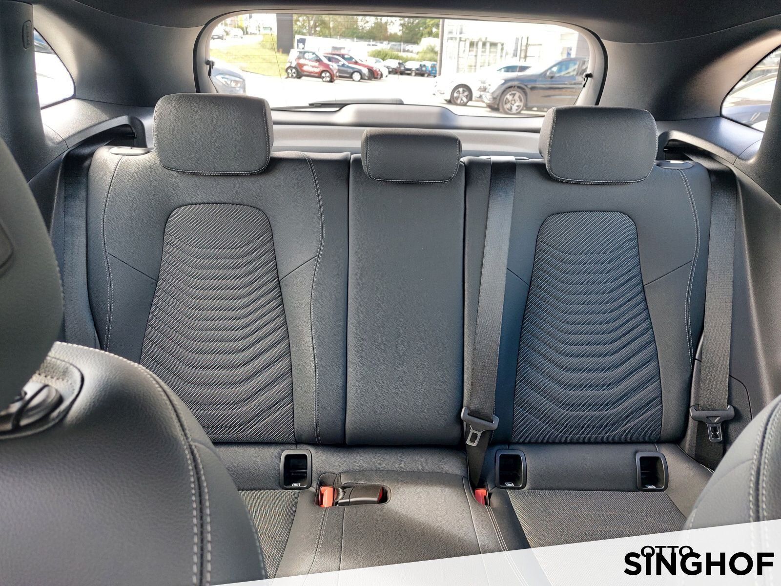 Fahrzeugabbildung Mercedes-Benz GLA 200 Progressive +AHK+360°+Distronic+TOTW+LED