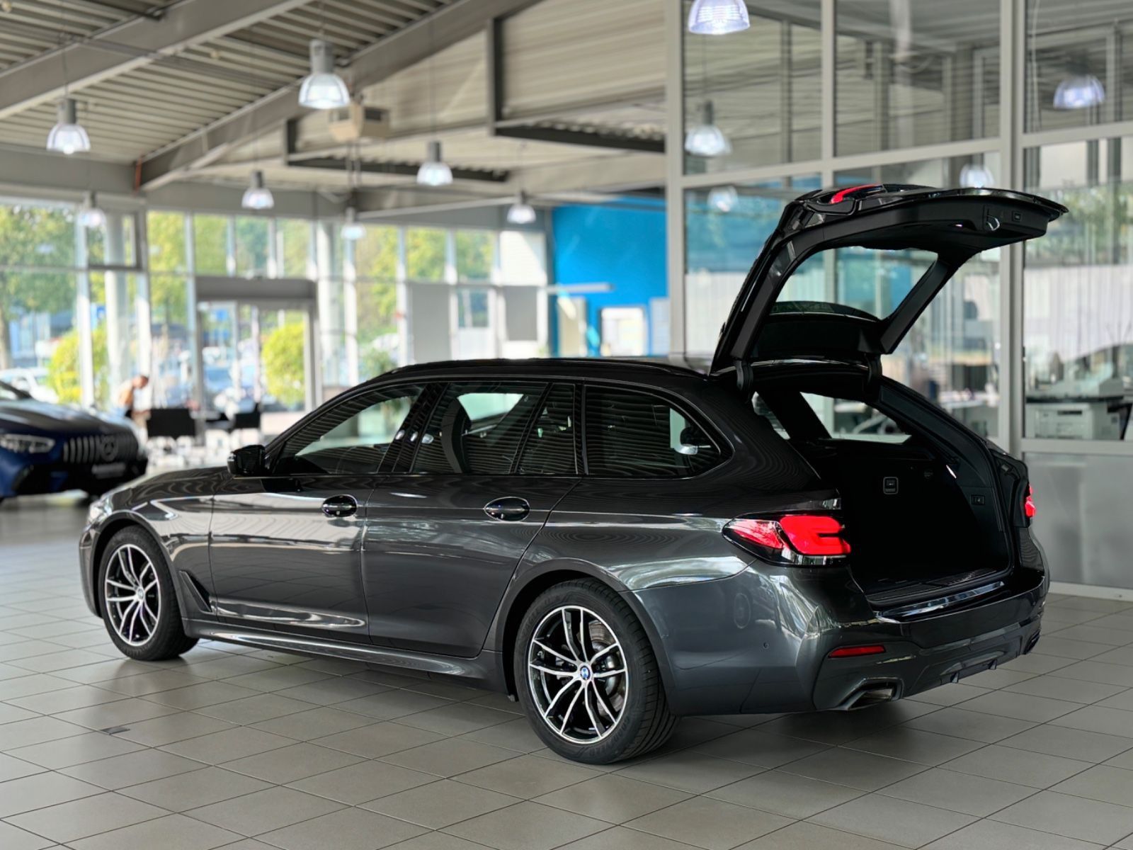 Fahrzeugabbildung BMW 520d M Sport Kamera DAB HiFi Alarm Individual