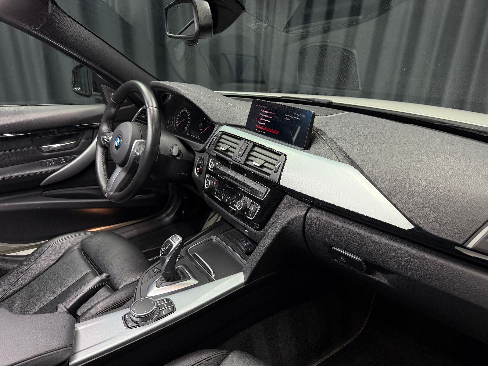 Fahrzeugabbildung BMW 340i Touring xDrive M Sport |H/K|HuD|AHK|PANO