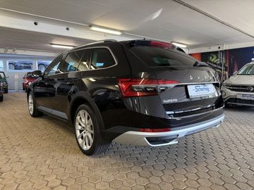 Fotografie des Skoda Superb Combi 2,0l TDI DSG Scout 4x4