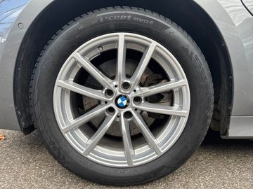 BMW 330e xDrive Touring A Head-Up HiFi DAB LED RFK