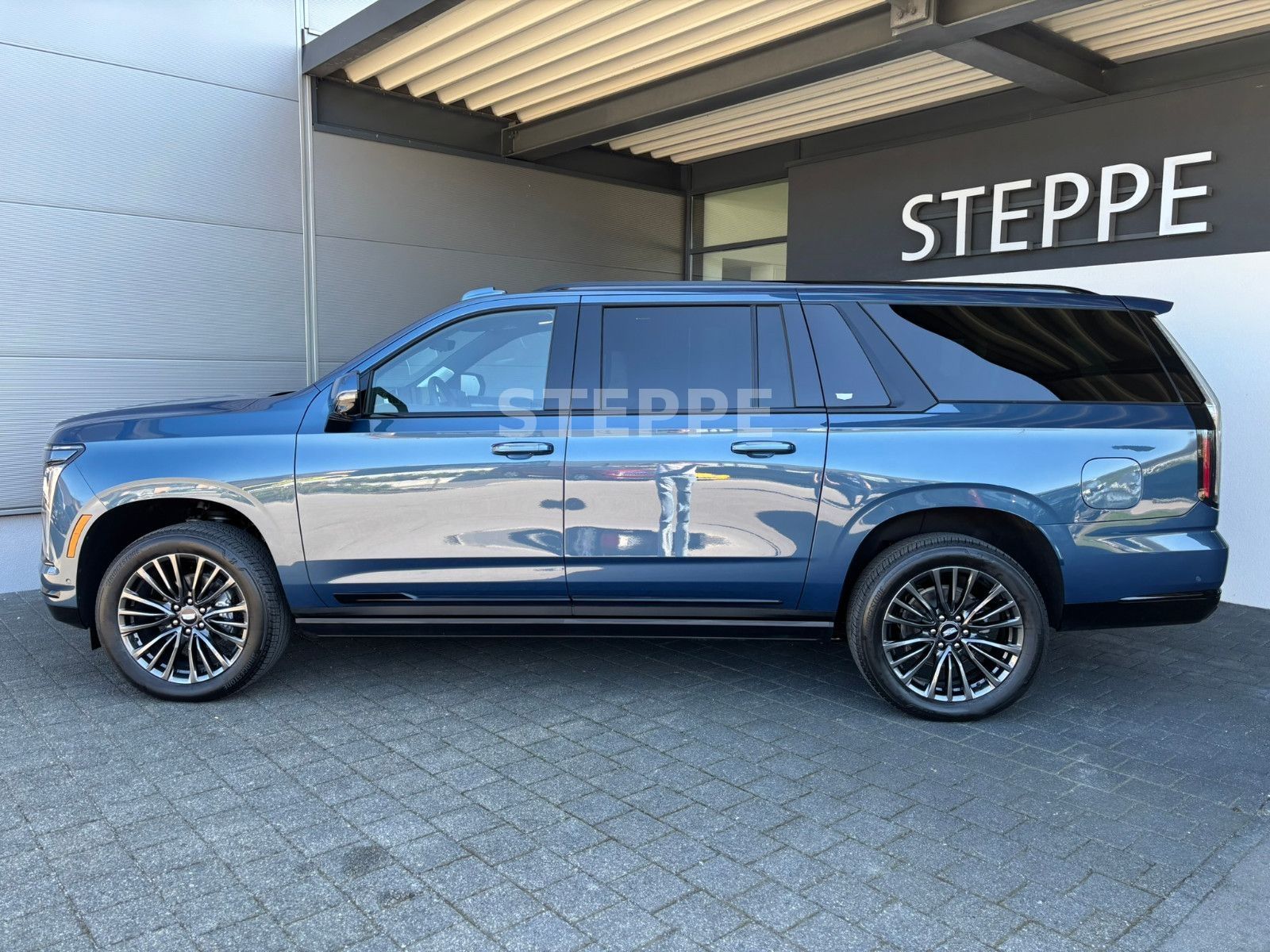 Cadillac Escalade FACELIFT MY26 6.2 V8 ESV Sport Platinum