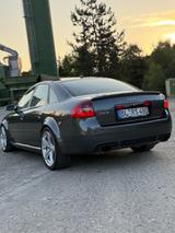 Audi RS6 4.2 tiptronic quattro - - Audi RS6 mit Benzin-Antrieb: Limousine