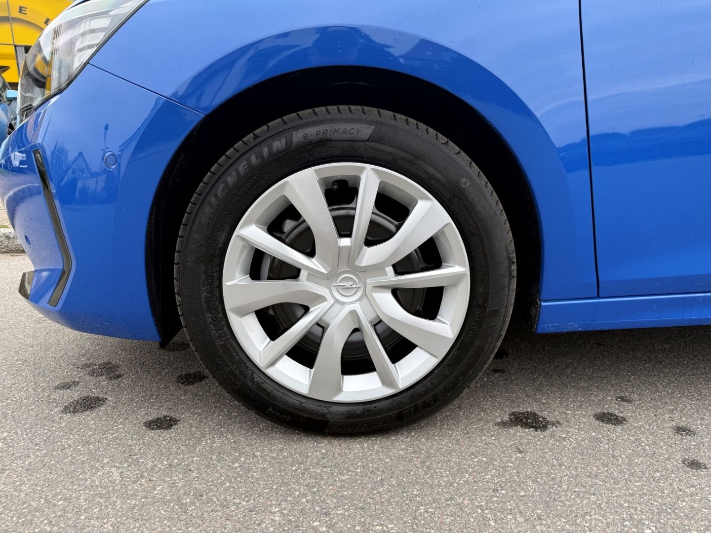 Fahrzeugabbildung Opel Corsa F Edition mit Tech+Winter+Komfort-Paket