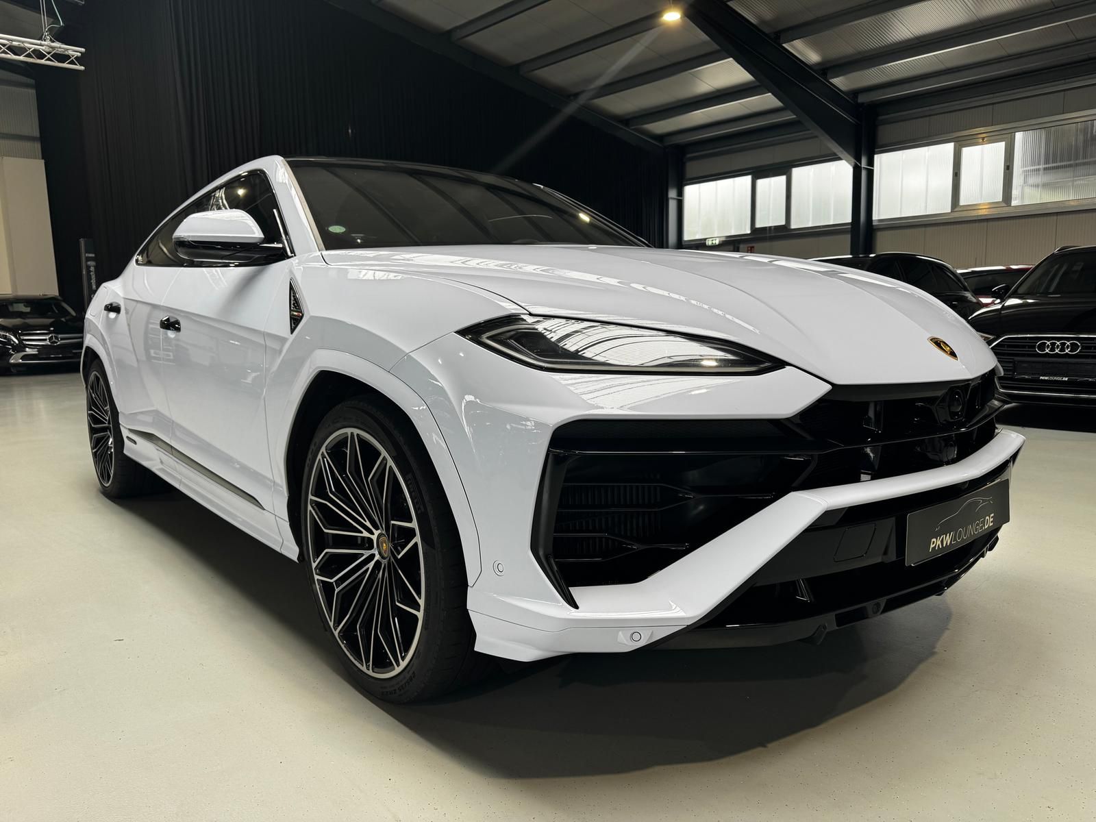 Lamborghini Urus SE MY 25 AHK B&O Luftsystem BIANCO sapphir. imagem 2
