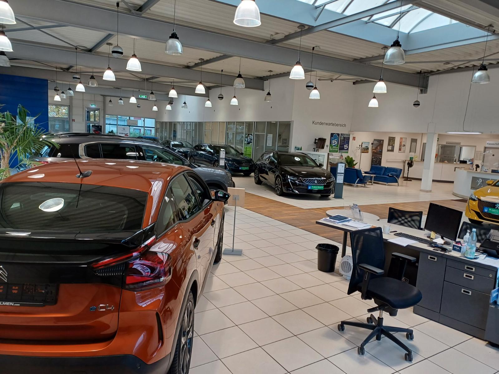 showroom-image-top