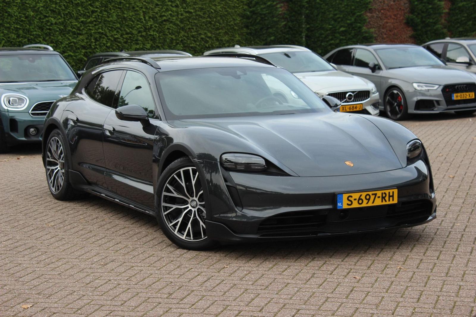Porsche Taycan Cross Turismo 4 93 kWh / SoH 93,3% / Pano