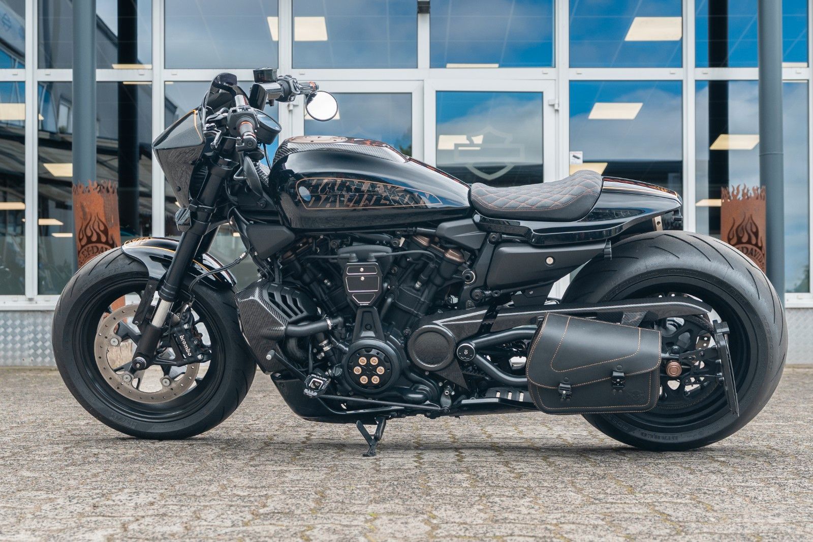 Fahrzeugabbildung Harley-Davidson Sportster S RH1250S - Jekill & Hyde 240er Umbau
