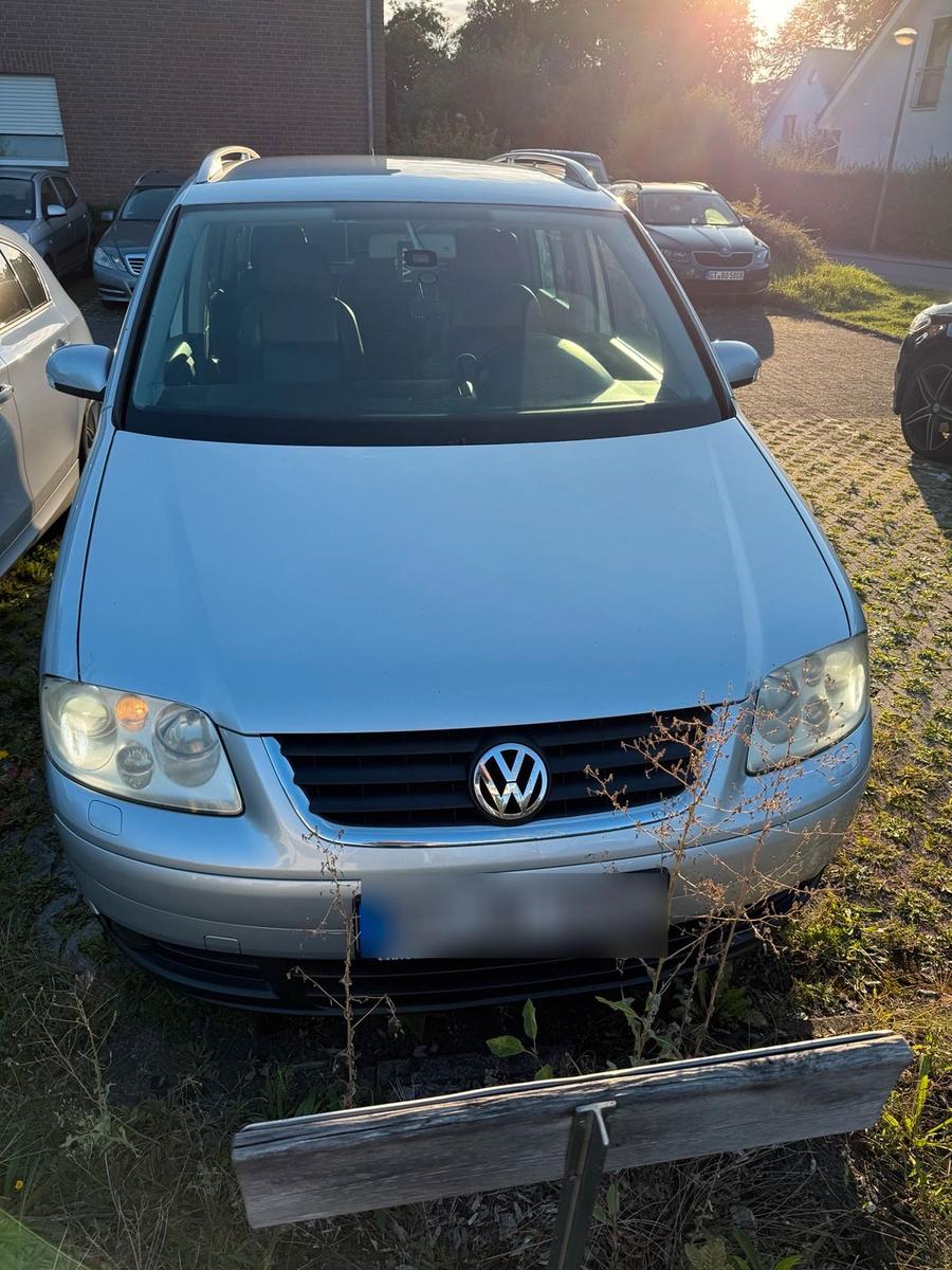 Volkswagen Touran 2006 — rear view