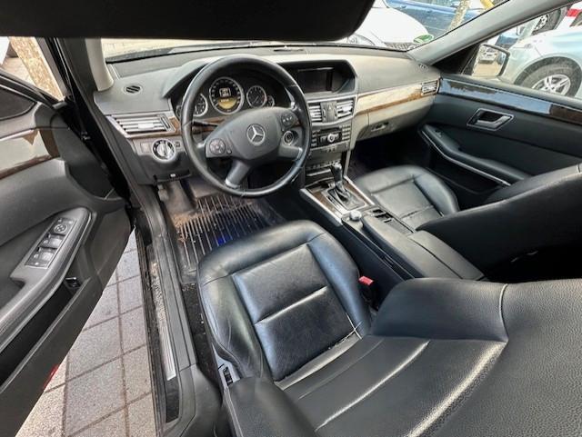 Mercedes-Benz E200 2011 — photo 11