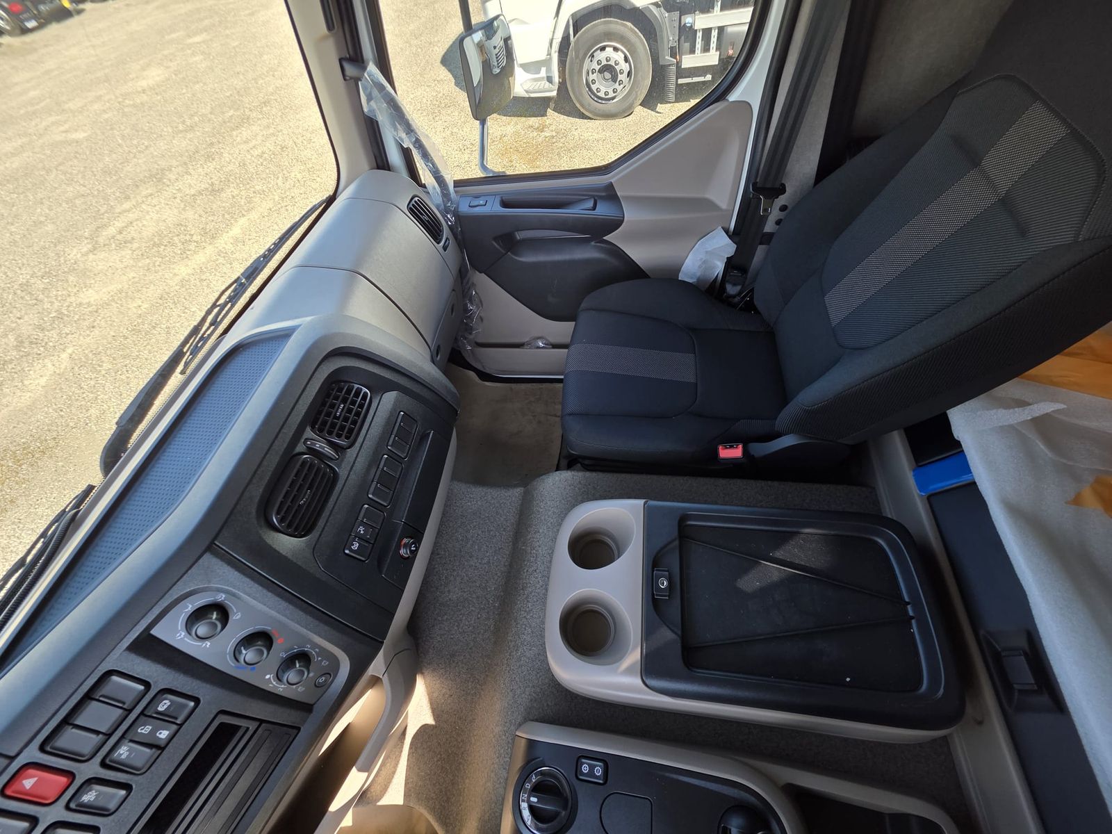 Fahrzeugabbildung DAF FA XB 310 19t Junge Pritsche-Schiebeplane