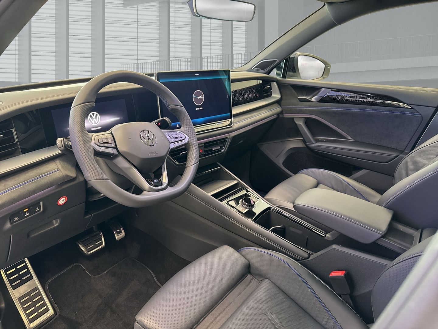 Fahrzeugabbildung Volkswagen Tayron R-Line 1.5 eHybrid OPF DSG HUD AD El. Pan