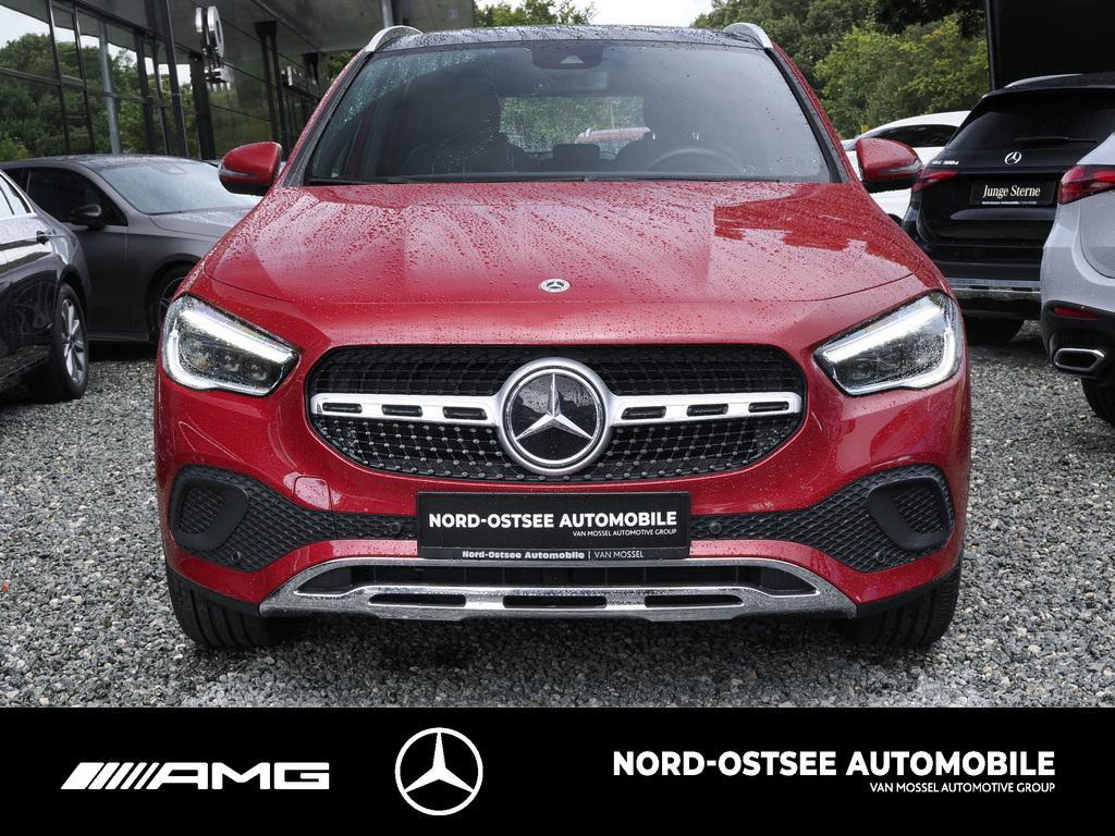 Mercedes-Benz GLA 180 d PROGRESSIVE PANO LED KEYLESS MULTIBEAM