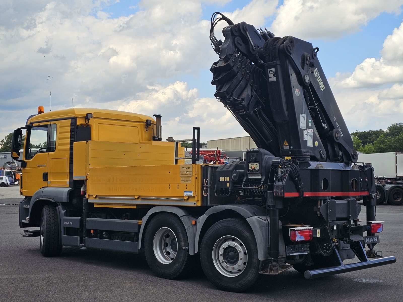 Fahrzeugabbildung MAN TGS 28.400 6x4H HIAB XS 477 JIB Seilwinde