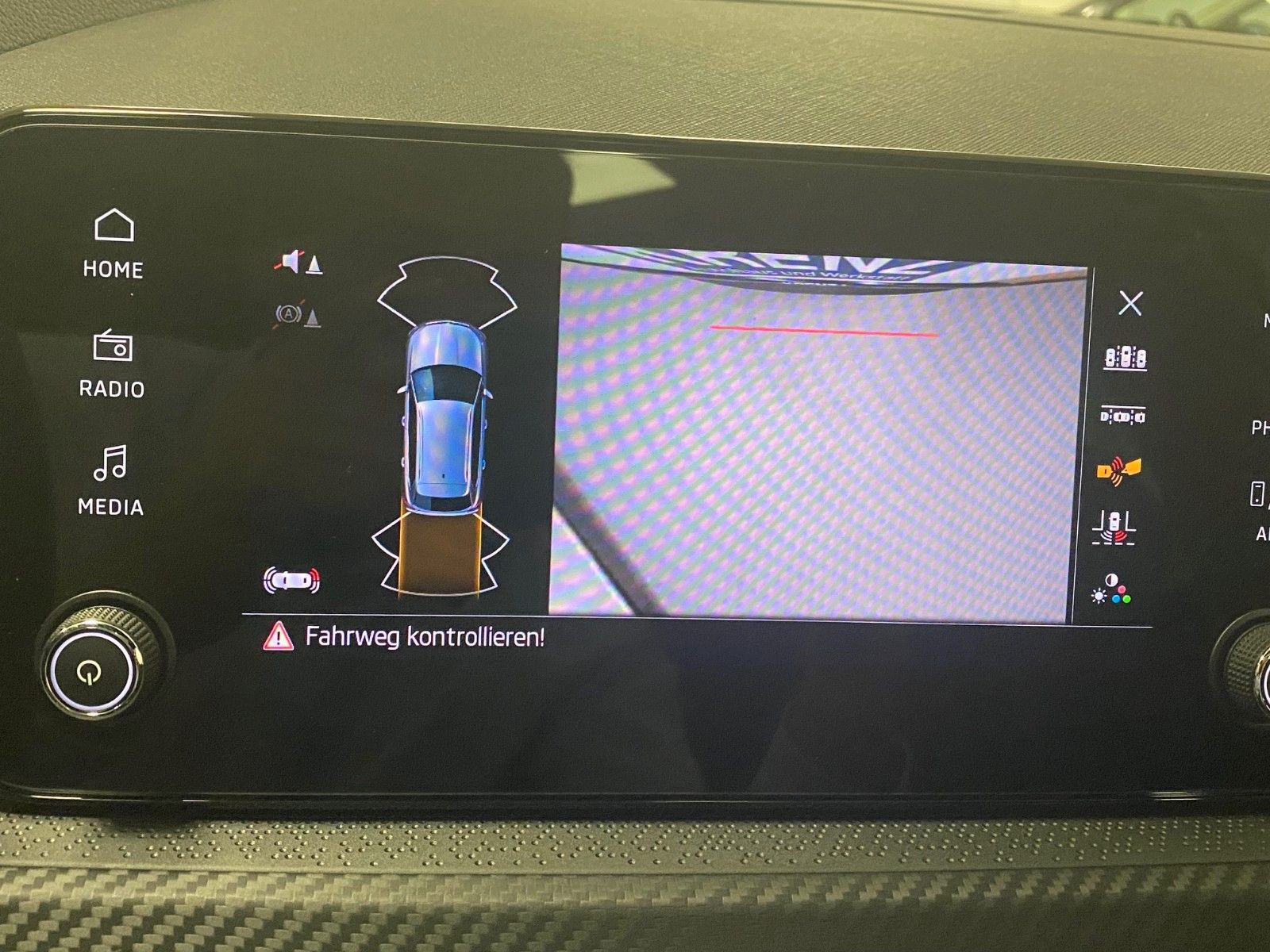 Fahrzeugabbildung SKODA Kamiq 1.0 TSI DSG Monte Carlo+MATRIX+PANORAMA+BC