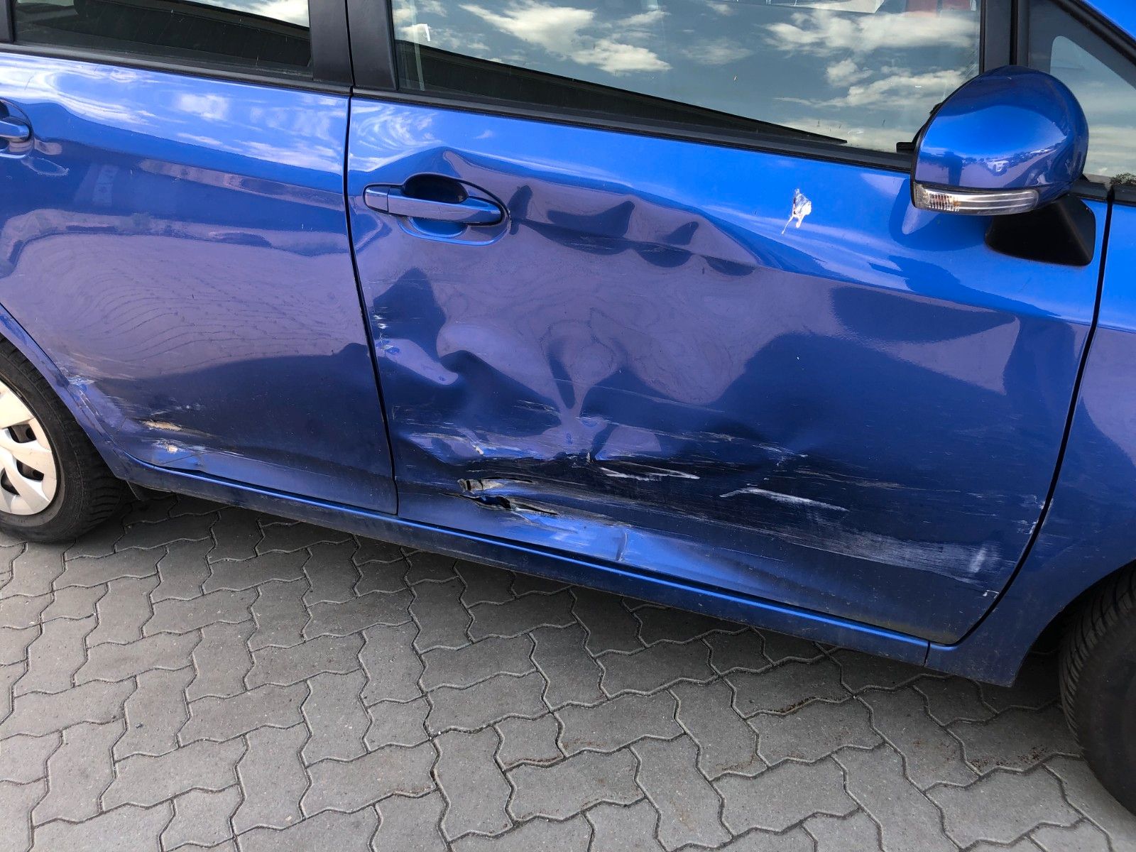 Fahrzeugabbildung Toyota Verso-S Life Unfall Beifahrerseite