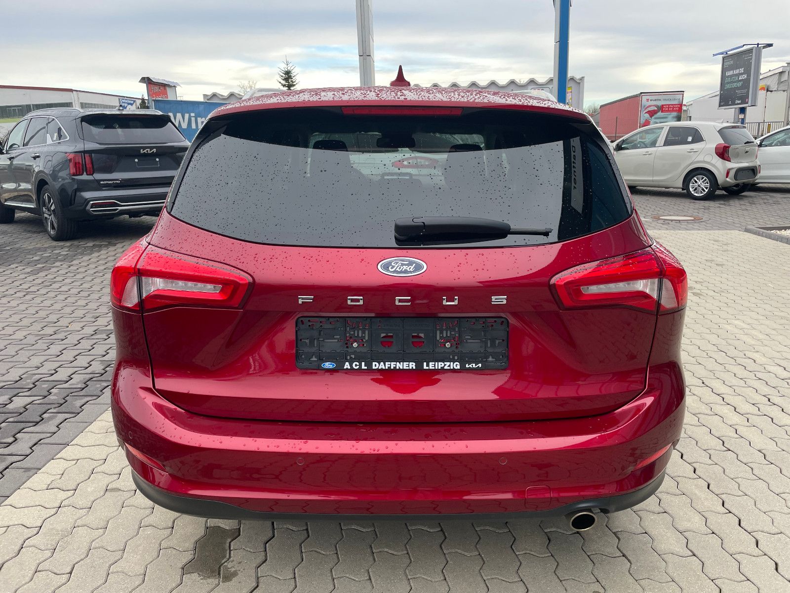 Fahrzeugabbildung Ford Focus Titanium LED, Winterpaket, Verkehrszeiche.