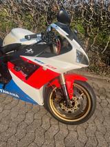 Yamaha R1 - YAMAHA 2003 R1